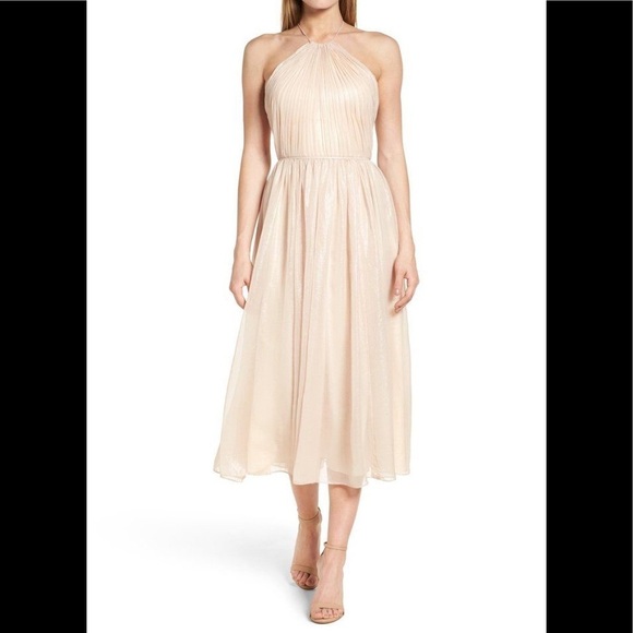 Vera Wang Dresses & Skirts - Vera Wang Champagne Shimmer Pleated Chiffon Dress
